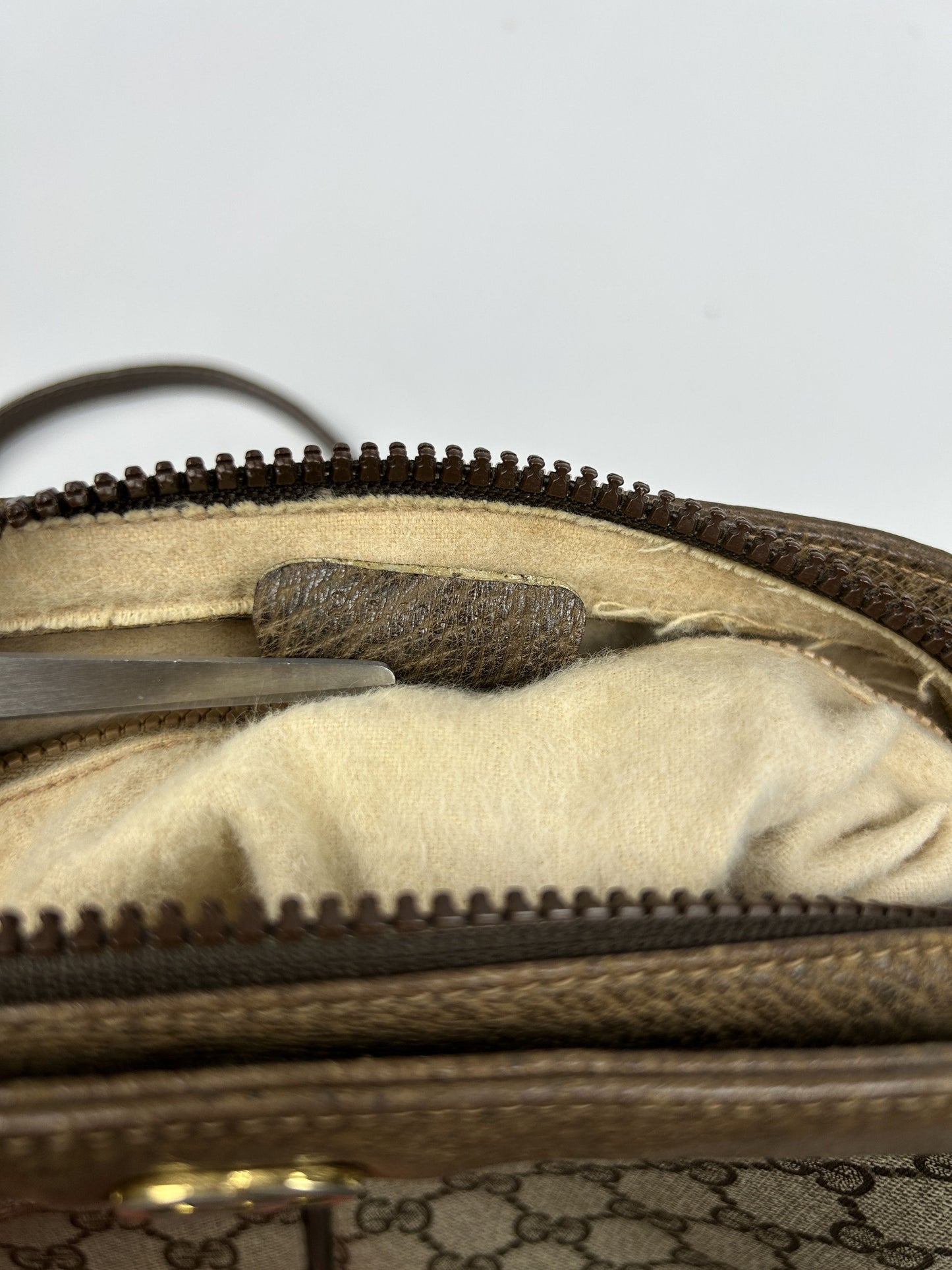 Vintage 80s Gucci GG monogram shoulder/ crossbody bag