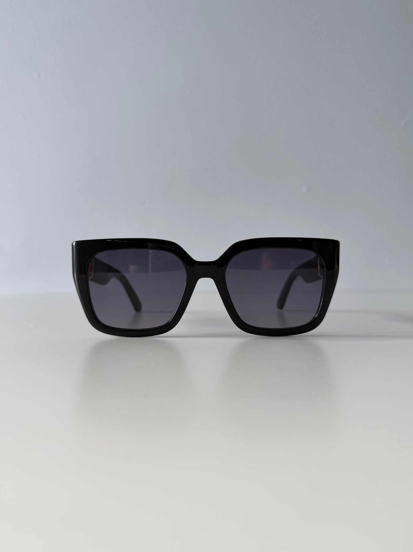 Dior 30 Montaigne sunglasses