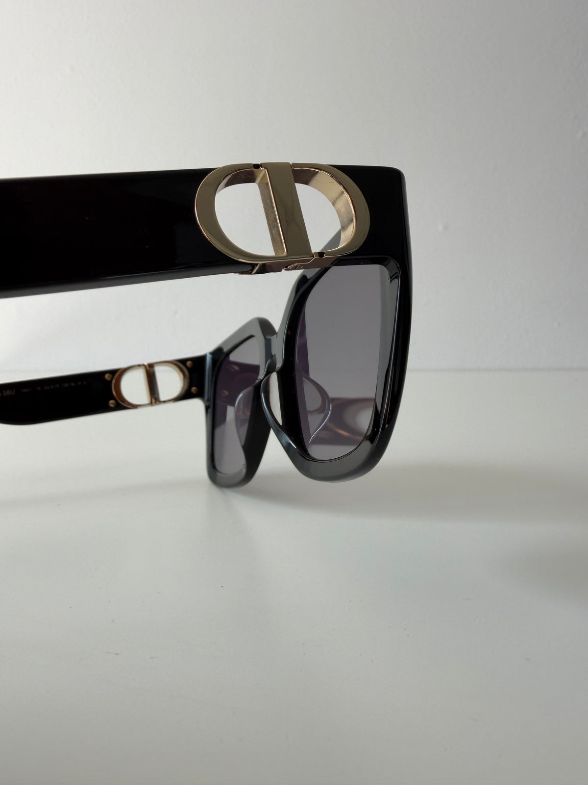 Dior 30 Montaigne sunglasses