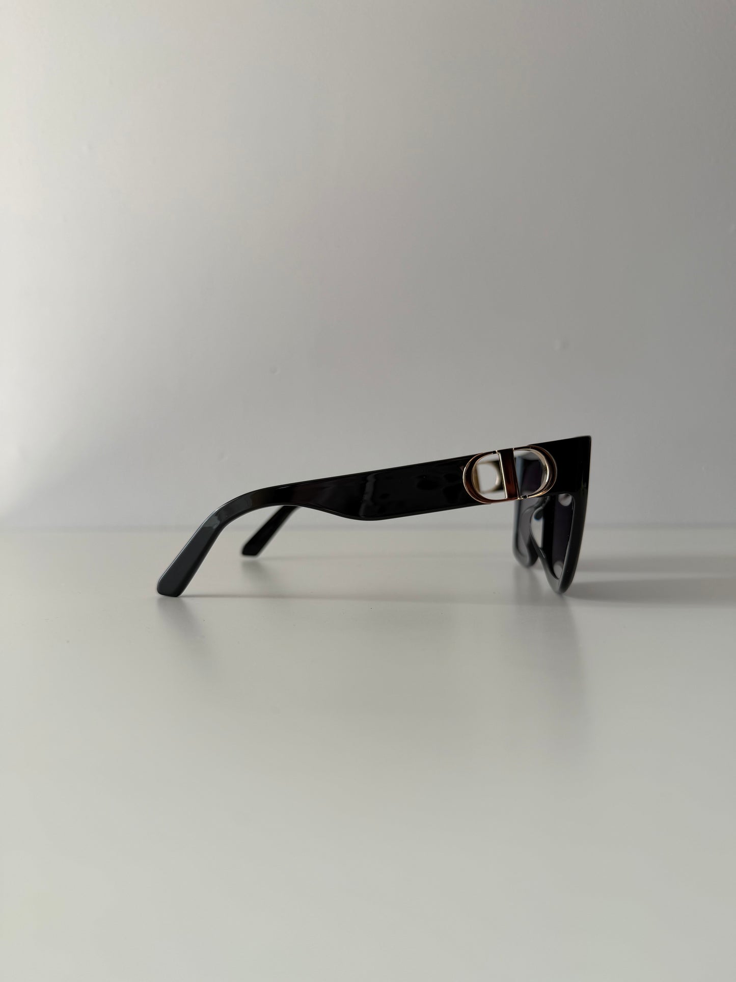 Dior 30 Montaigne sunglasses