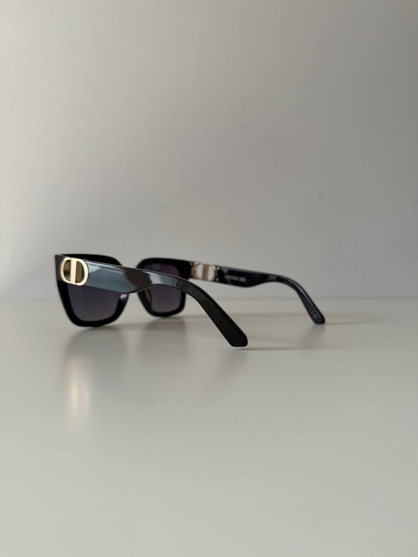 Dior 30 Montaigne sunglasses