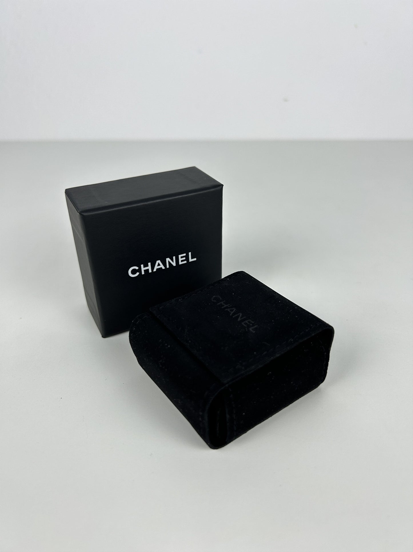 Chanel 2018 cruise cc logo rhinestone embellished earrings