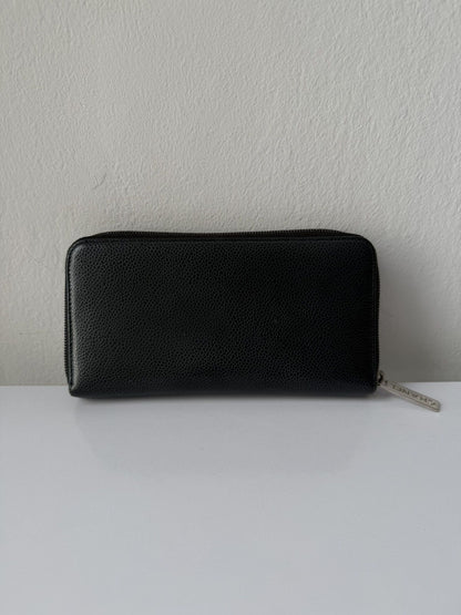 2011-2012 Chanel caviar leather CC logo zip wallet