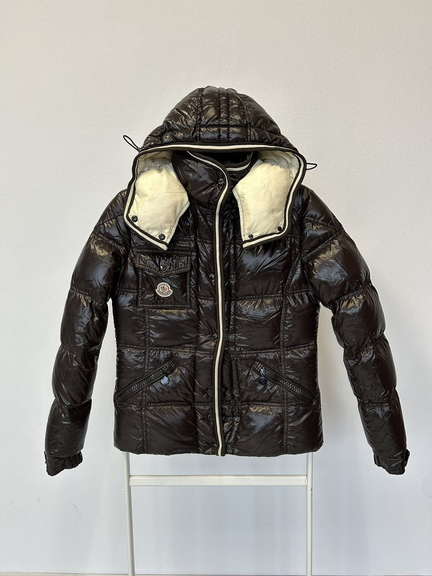 Moncler quincy hooded puffer jacket with badge