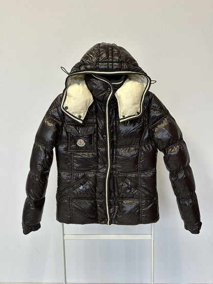 Moncler quincy hooded puffer jacket with badge