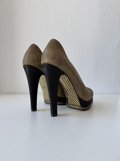 Chanel CC logo metallic brush leather pumps