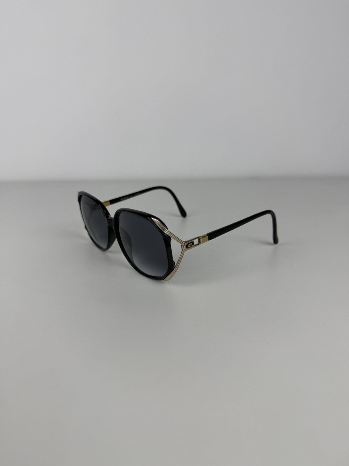 Vintage 80s Yves Saint Laurent 30-8521 oversized sunglasses