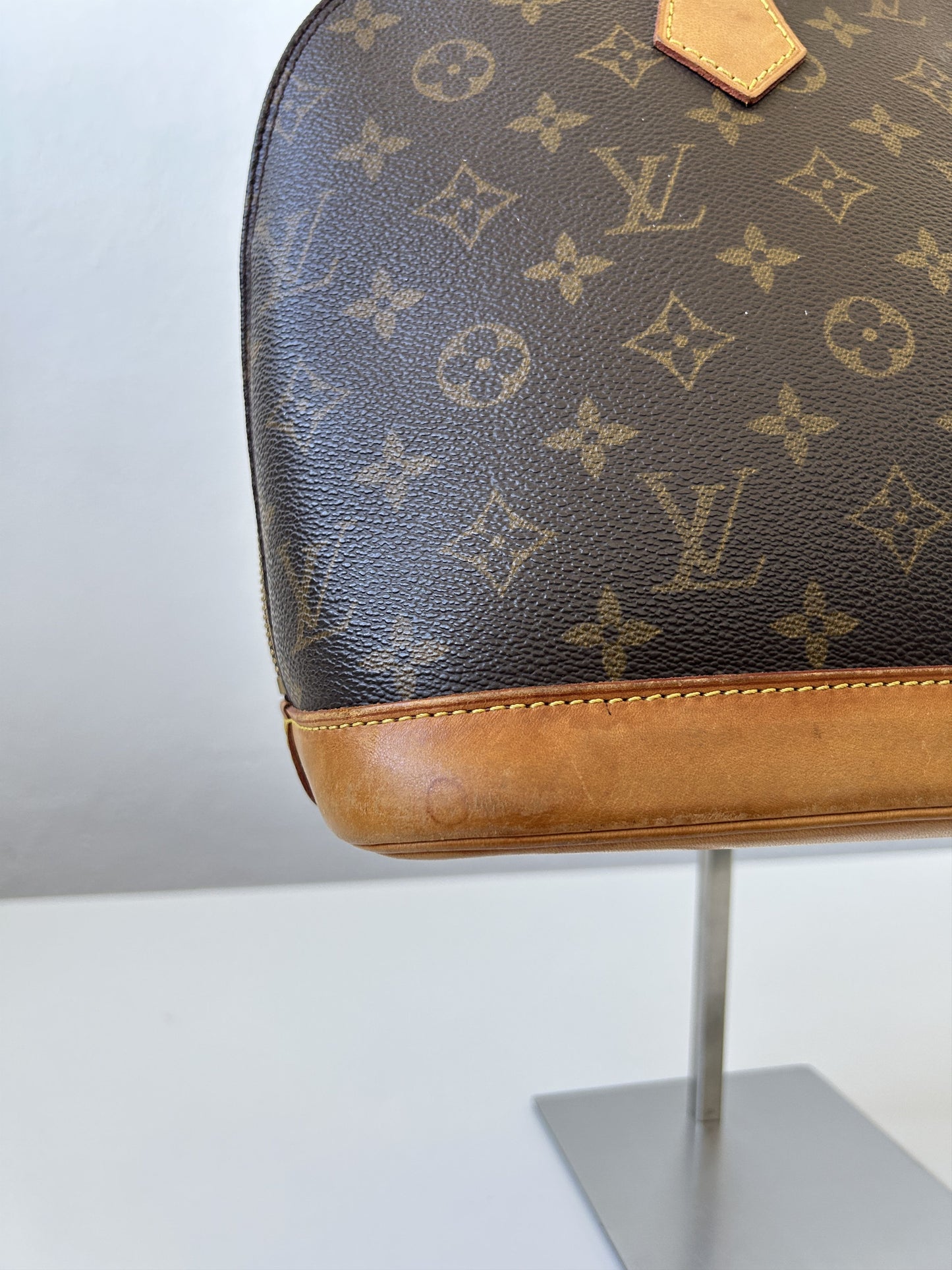 Vintage Louis Vuitton Alma monogram handbag