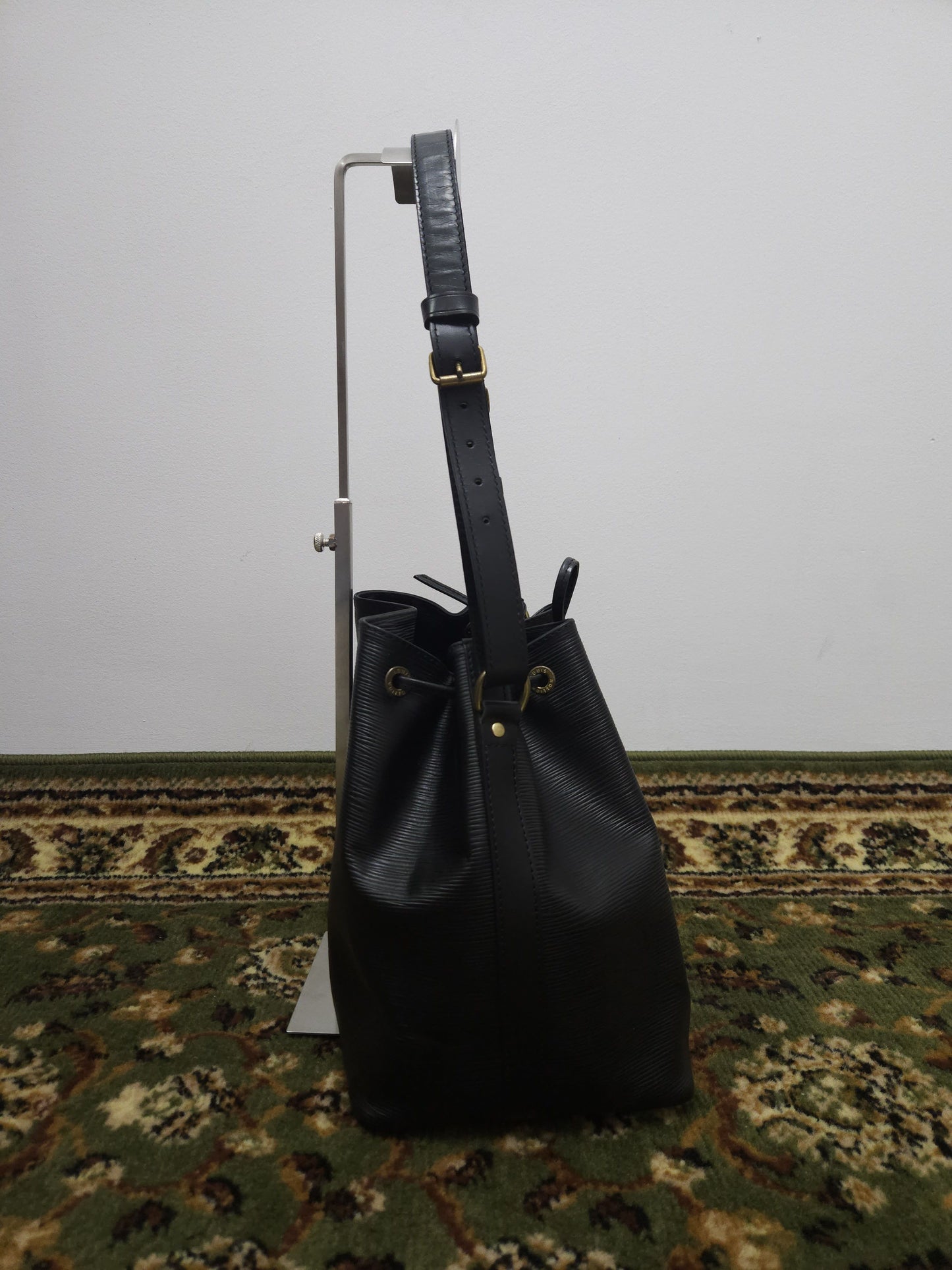 Vtg 80s Louis Vuitton epi leather petit noe bucket bag