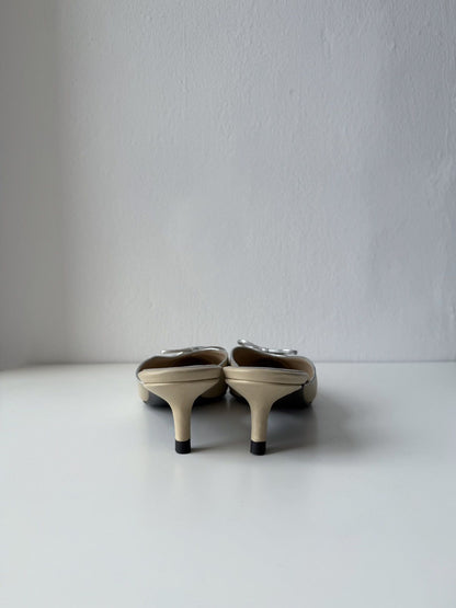 Vintage Chanel pointed toe bow kitten heels
