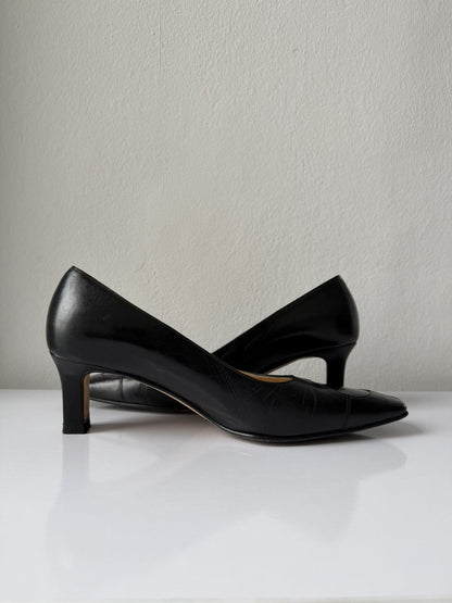 AW2001 Chanel embossed logo long toe leather pumps