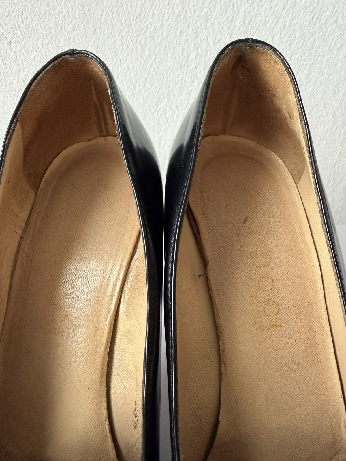 Vintage Gucci horsebit pointed toe patent leather pumps