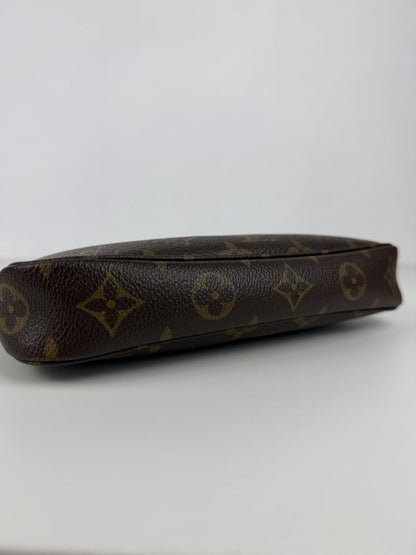 Louis Vuitton monogram pochette accessoires
