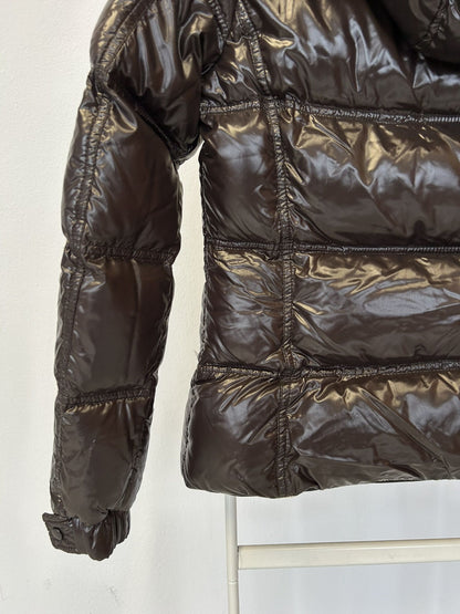 Moncler quincy hooded puffer jacket with badge