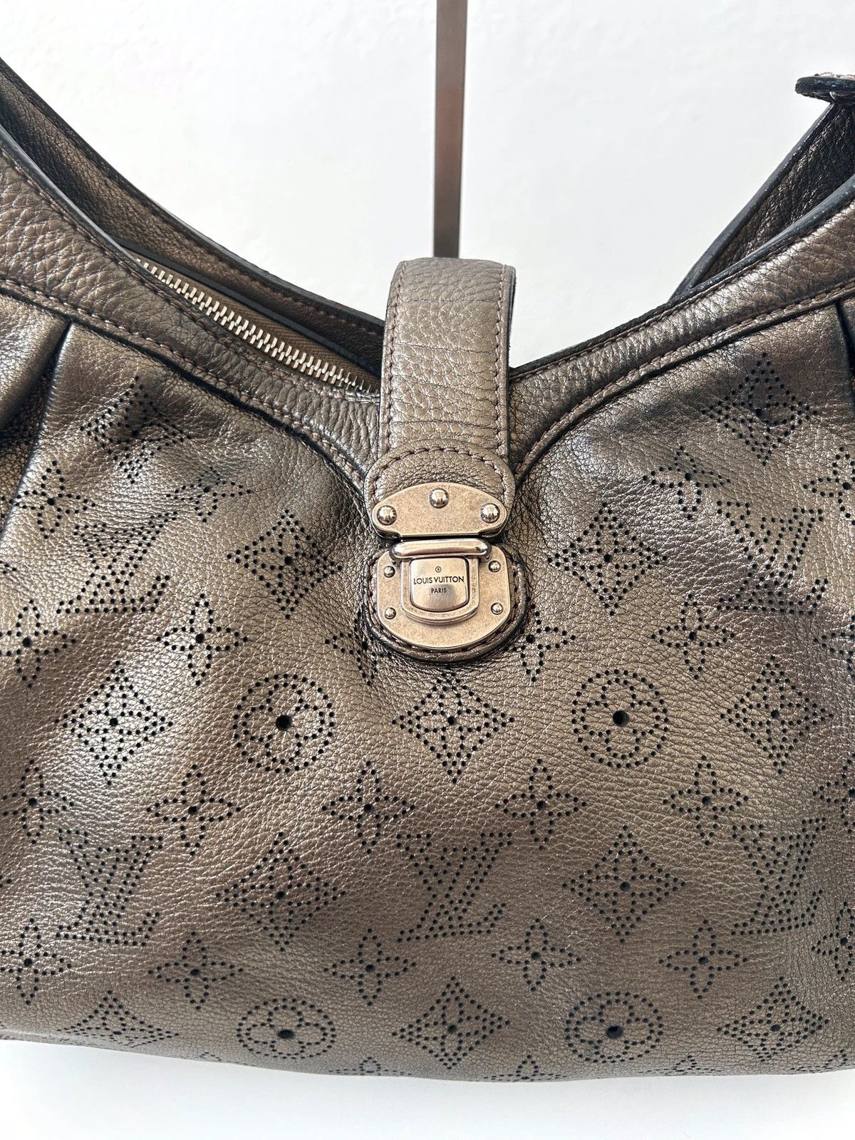 Louis Vuitton Argent Monogram Mahina handbag
