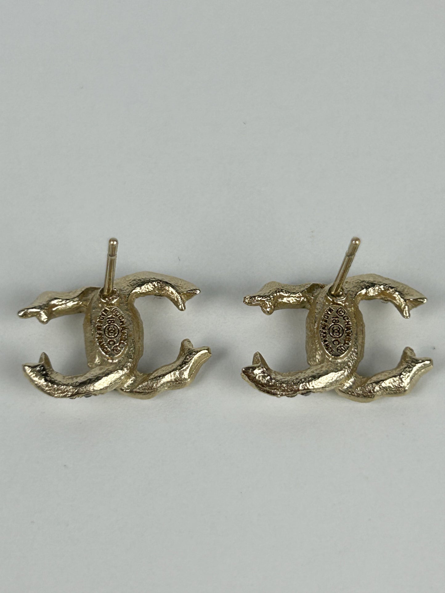 Chanel 2018 cruise cc logo rhinestone embellished earrings