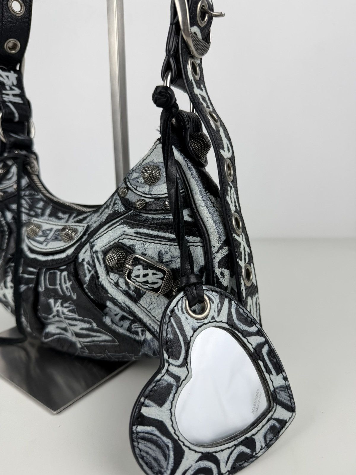 Balenciaga le cagole xs graffiti