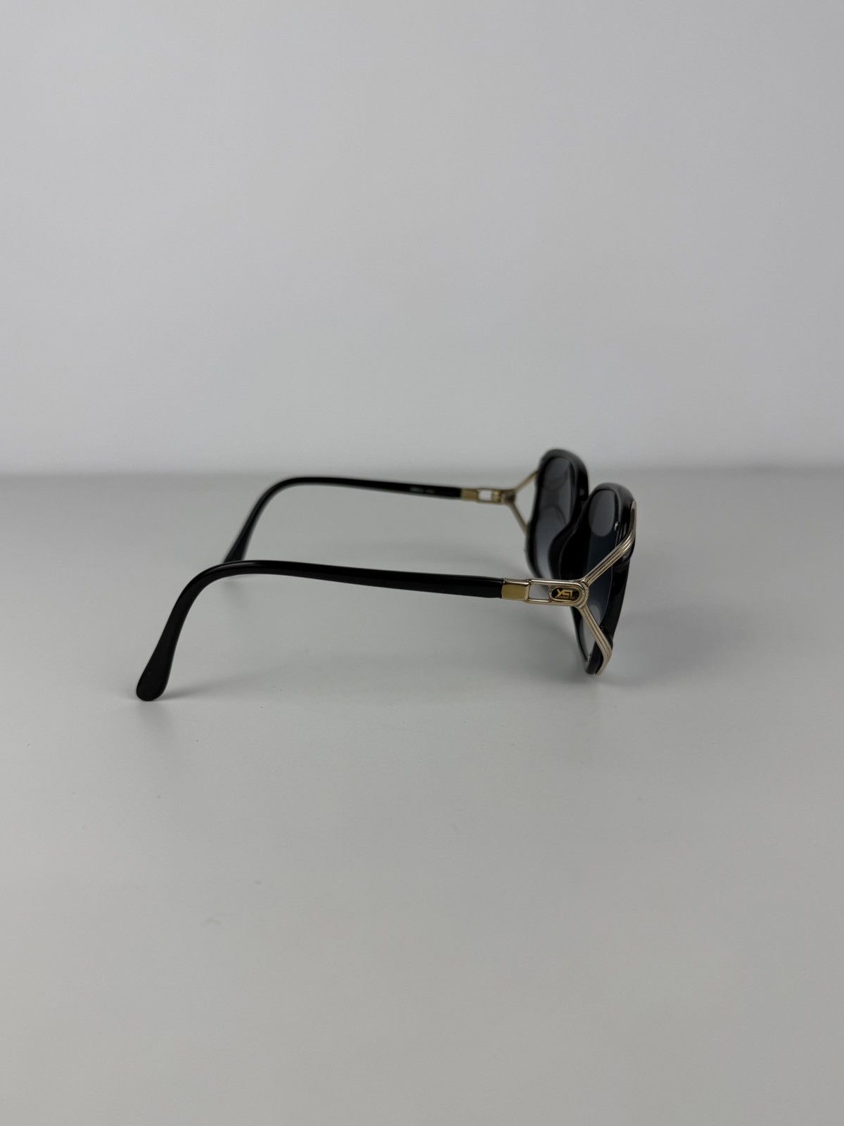 Vintage 80s Yves Saint Laurent 30-8521 oversized sunglasses
