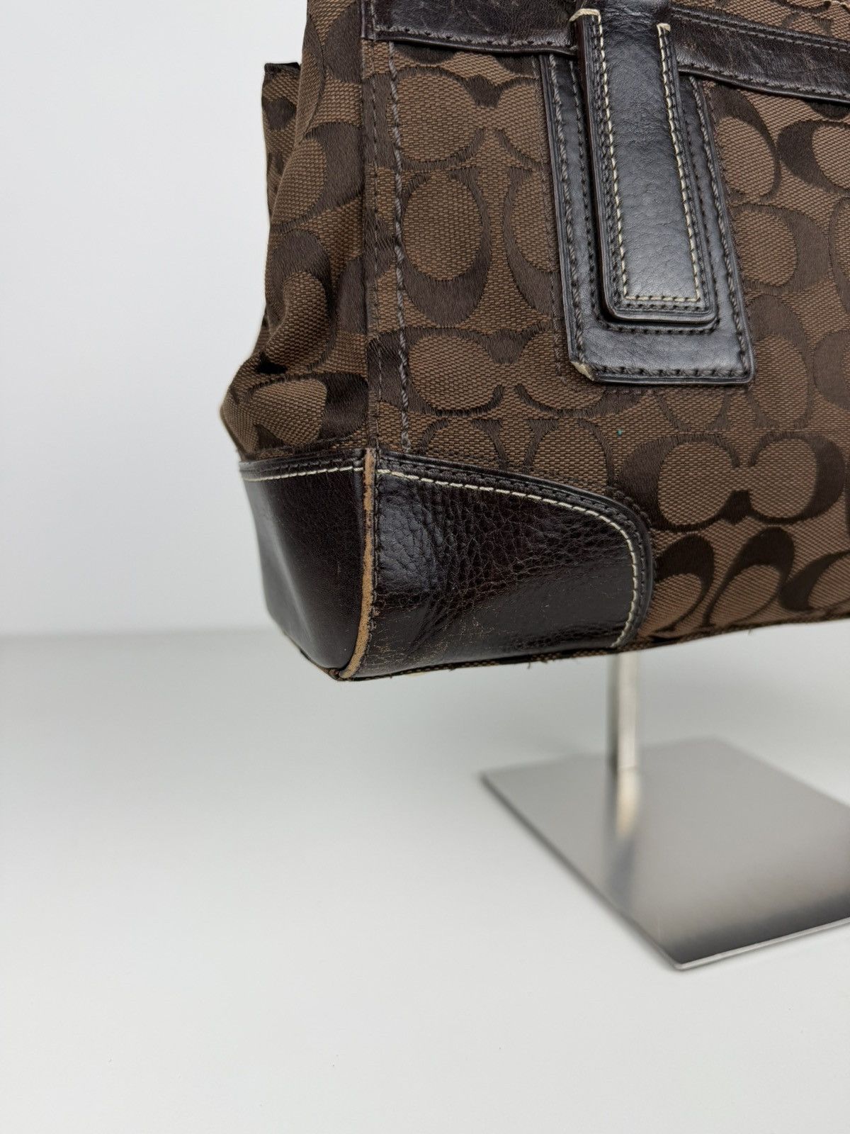 Coach hamptons carryall signature tote with flower charm