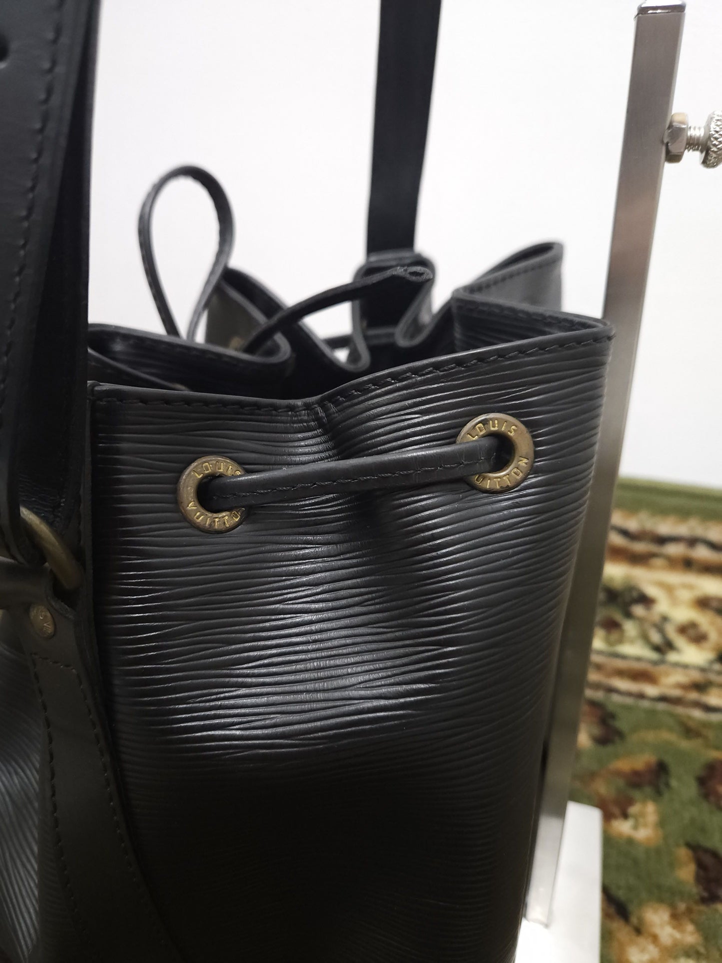 Vtg 80s Louis Vuitton epi leather petit noe bucket bag