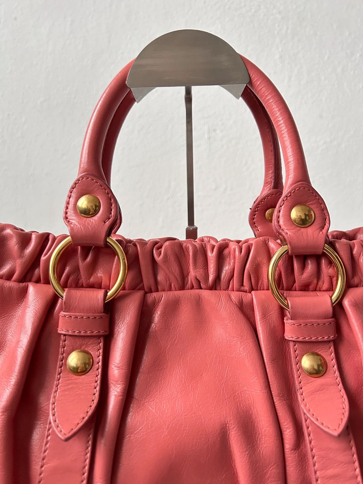 Miu miu vitello bauletto aperto handbag in coral pink