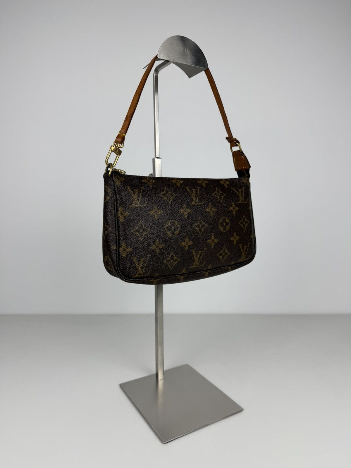Louis Vuitton monogram pochette accessoires