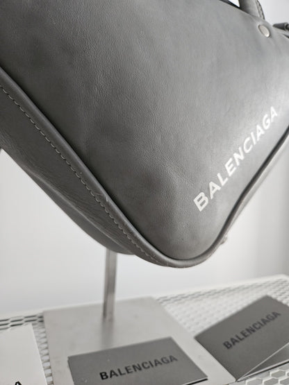 AW2017 Balenciaga triangle duffle bag M