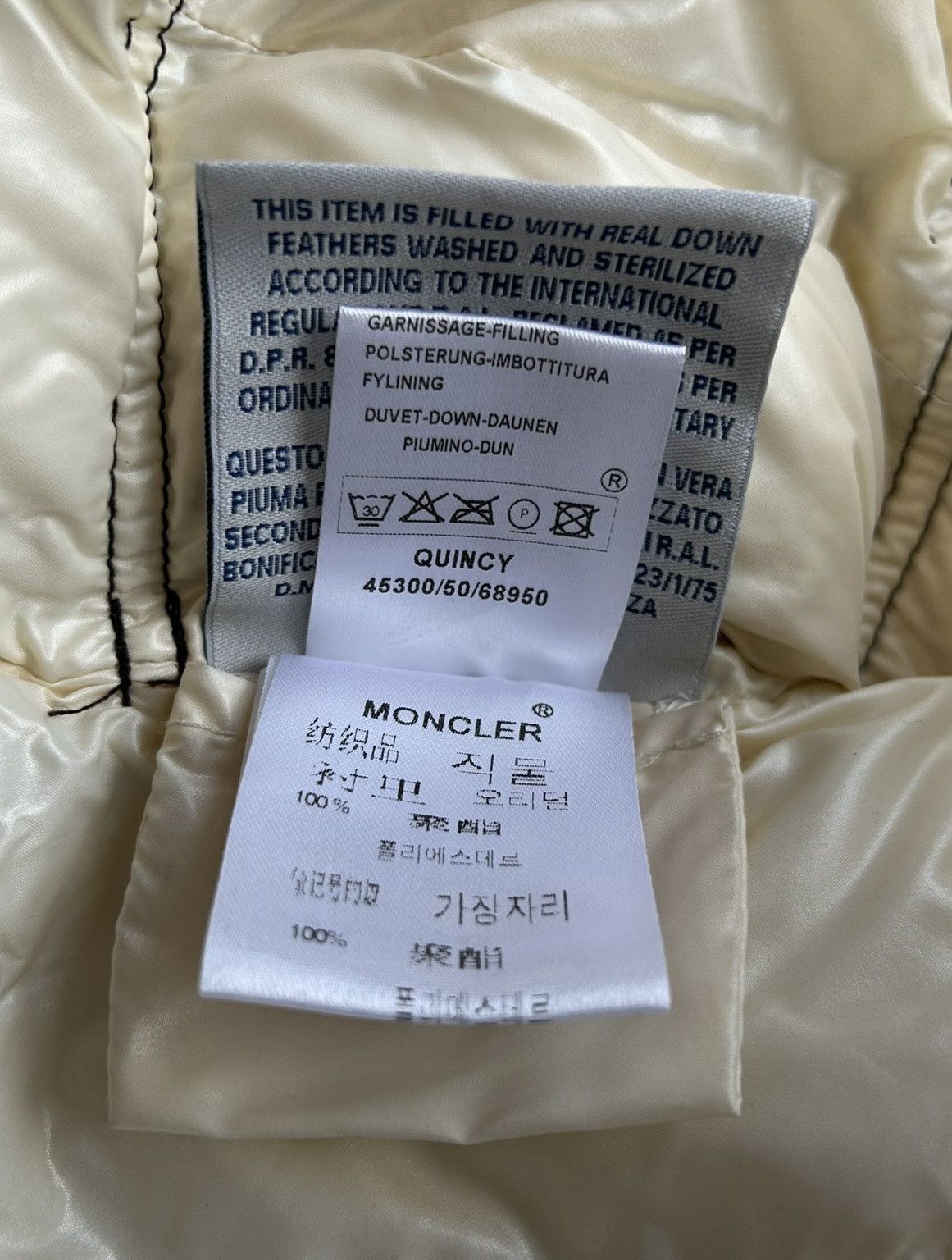 Moncler quincy hooded puffer jacket with badge