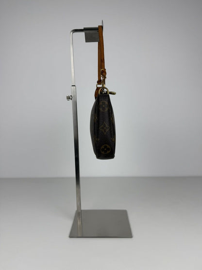 Louis Vuitton monogram pochette accessoires