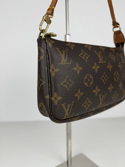 Louis Vuitton monogram pochette accessoires