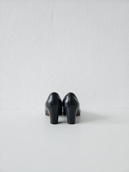 Vintage Gucci almond toe horsebit leather heels