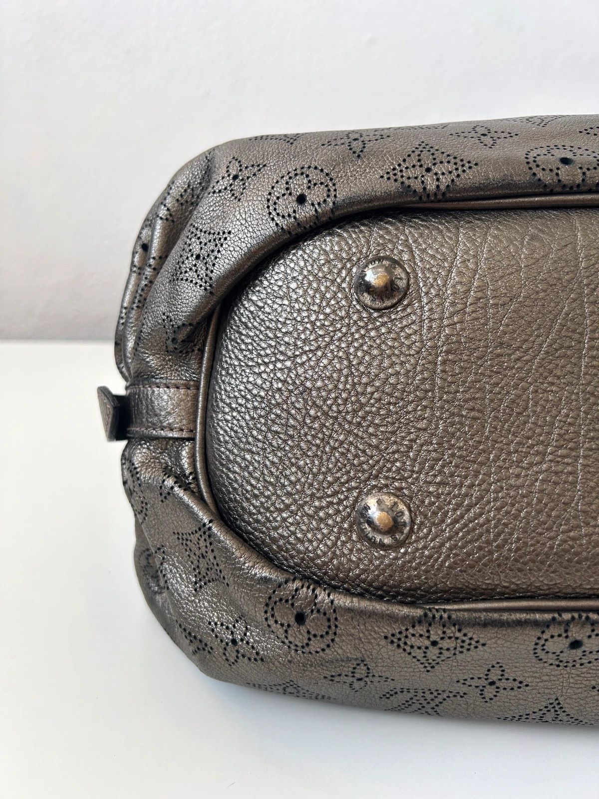 Louis Vuitton Argent Monogram Mahina handbag