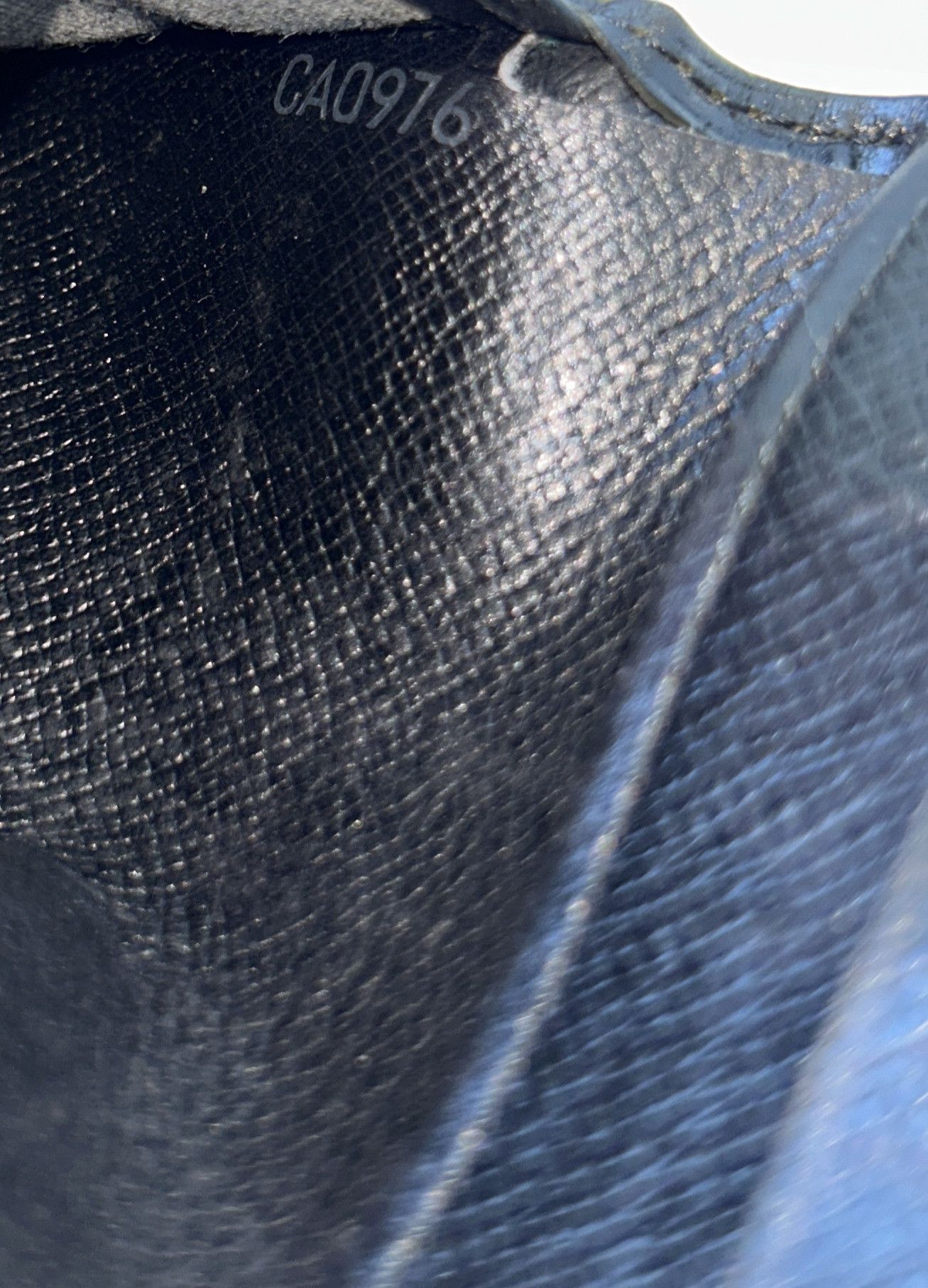 Louis vuitton bifold epi leather wallet