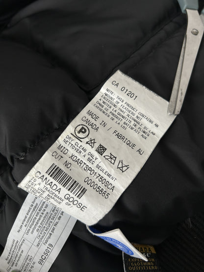 Canada goose chilliwack hooded bomber jacket