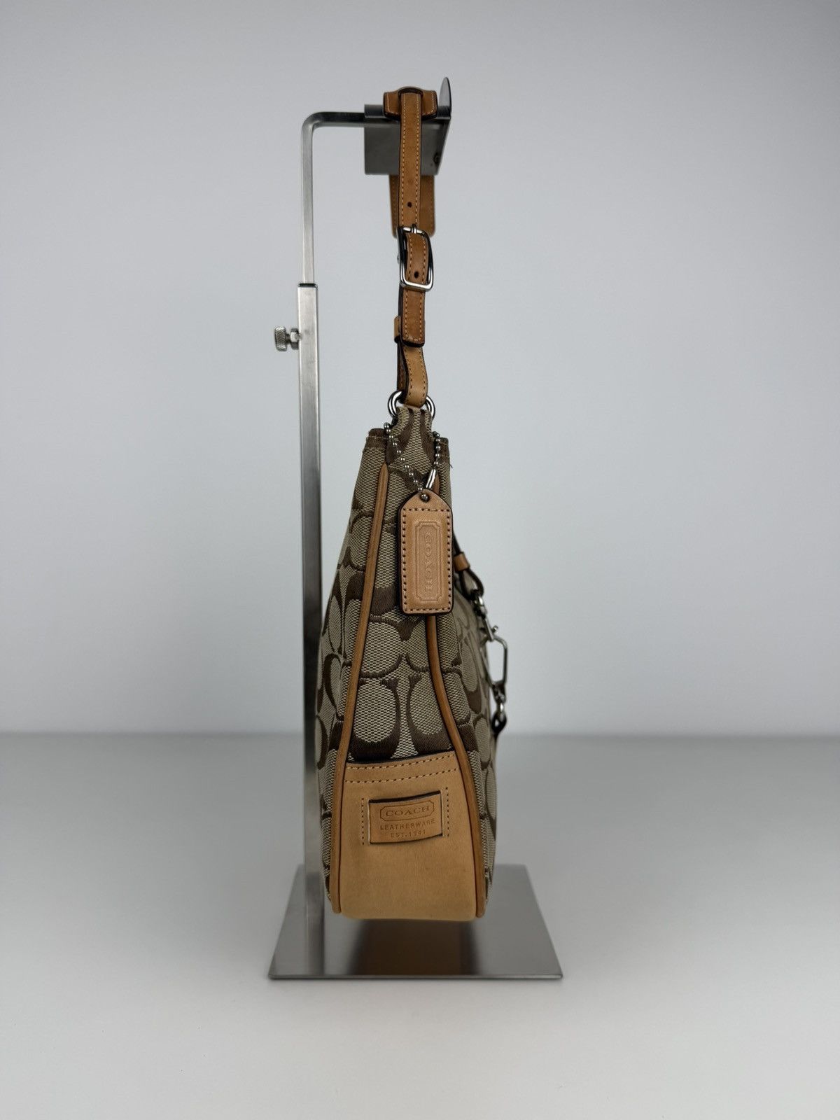 Coach hamptons leather and canvas clasp shoulder bag