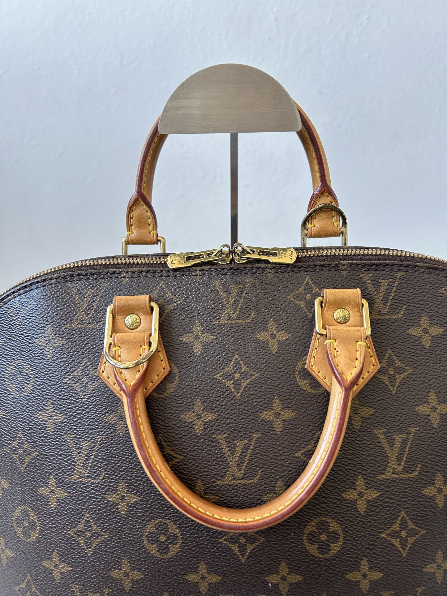 Vintage Louis Vuitton Alma monogram handbag