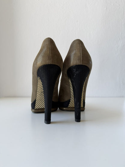 Chanel CC logo metallic brush leather pumps