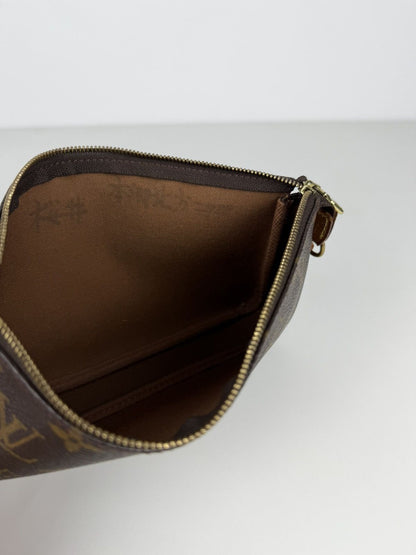 Louis Vuitton monogram pochette accessoires