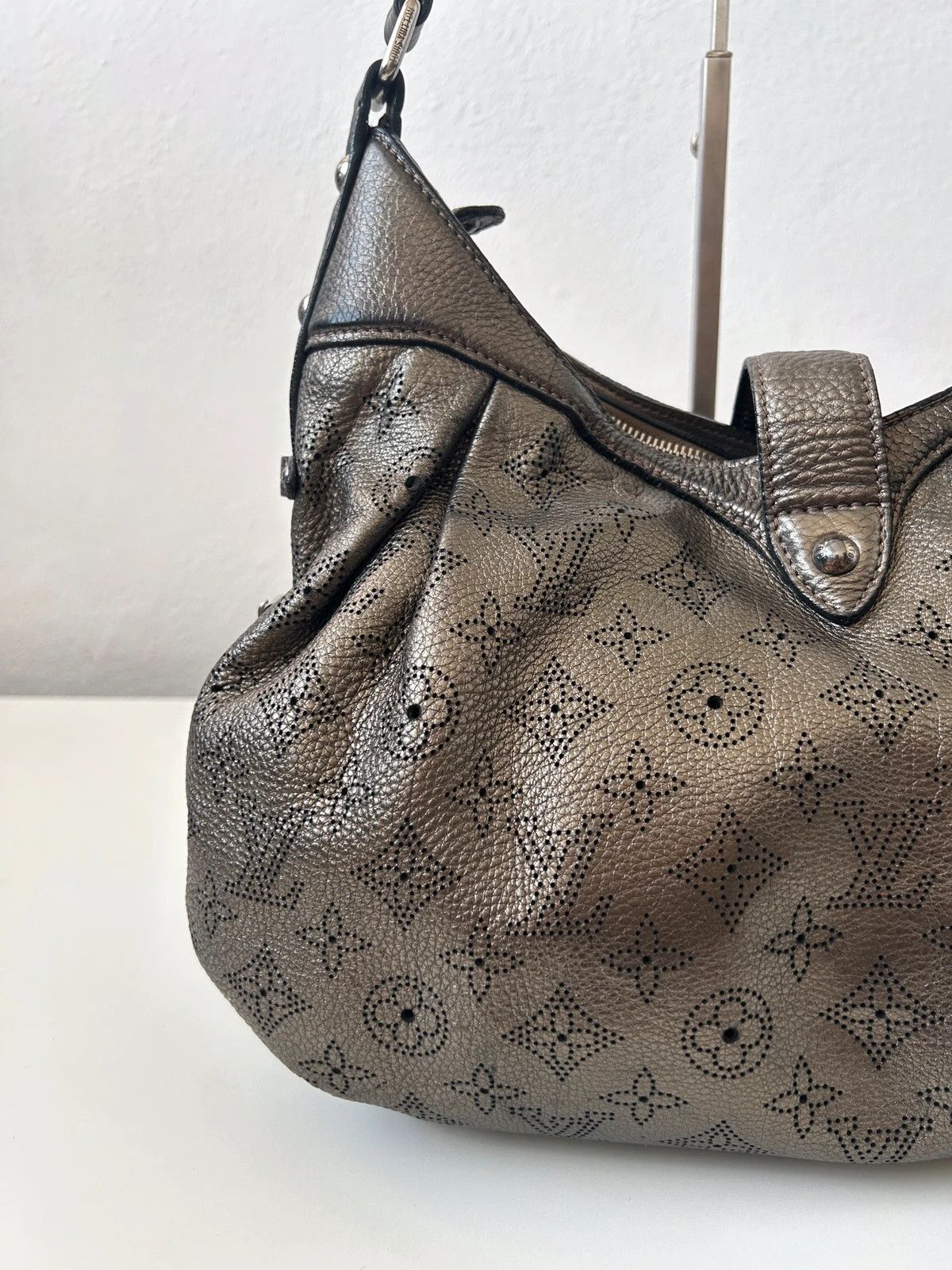 Louis Vuitton Argent Monogram Mahina handbag