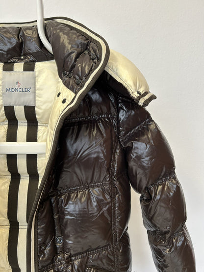 Moncler quincy hooded puffer jacket with badge