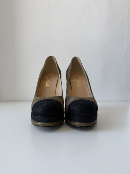 Chanel CC logo metallic brush leather pumps
