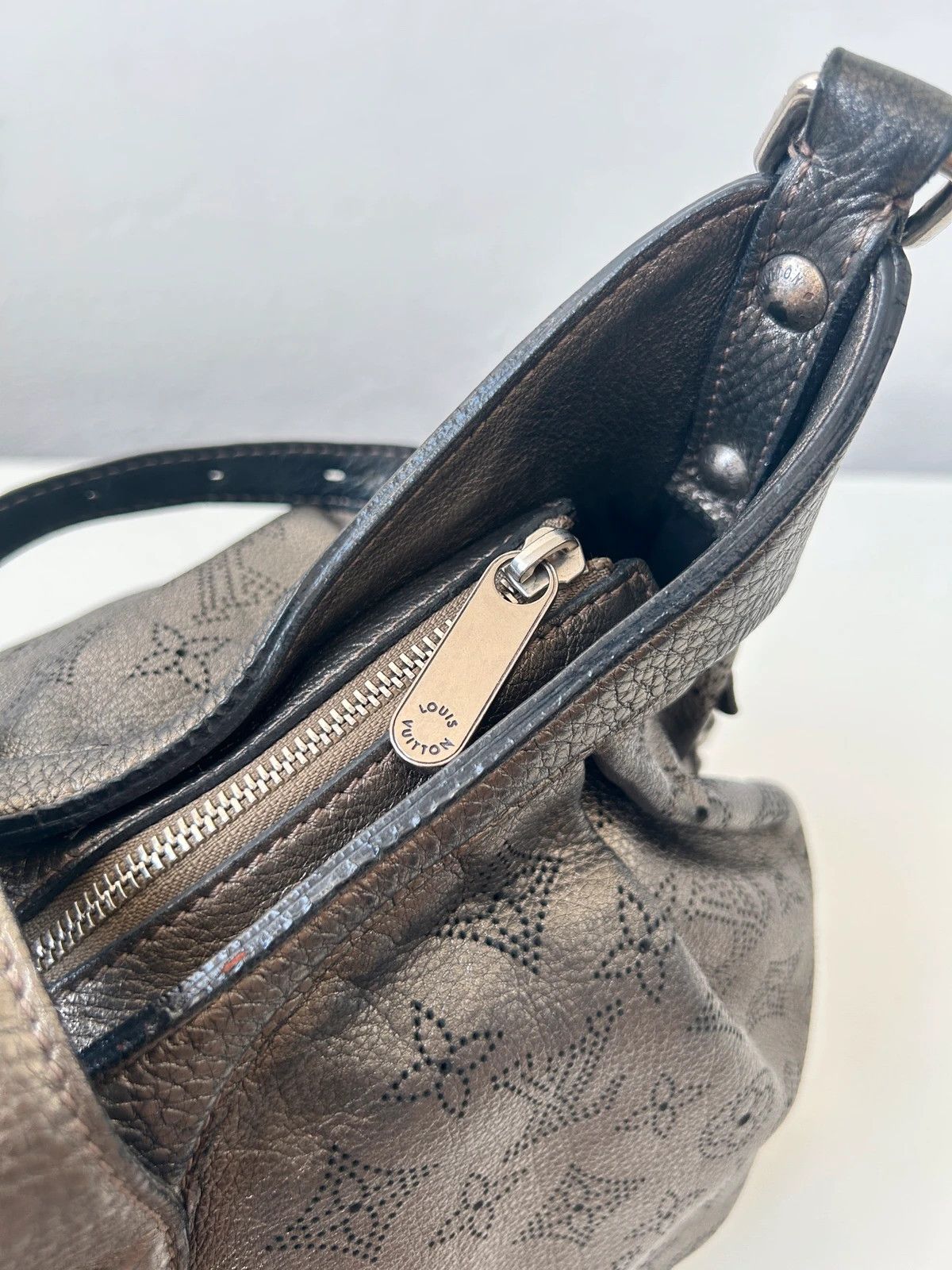 Louis Vuitton Argent Monogram Mahina handbag