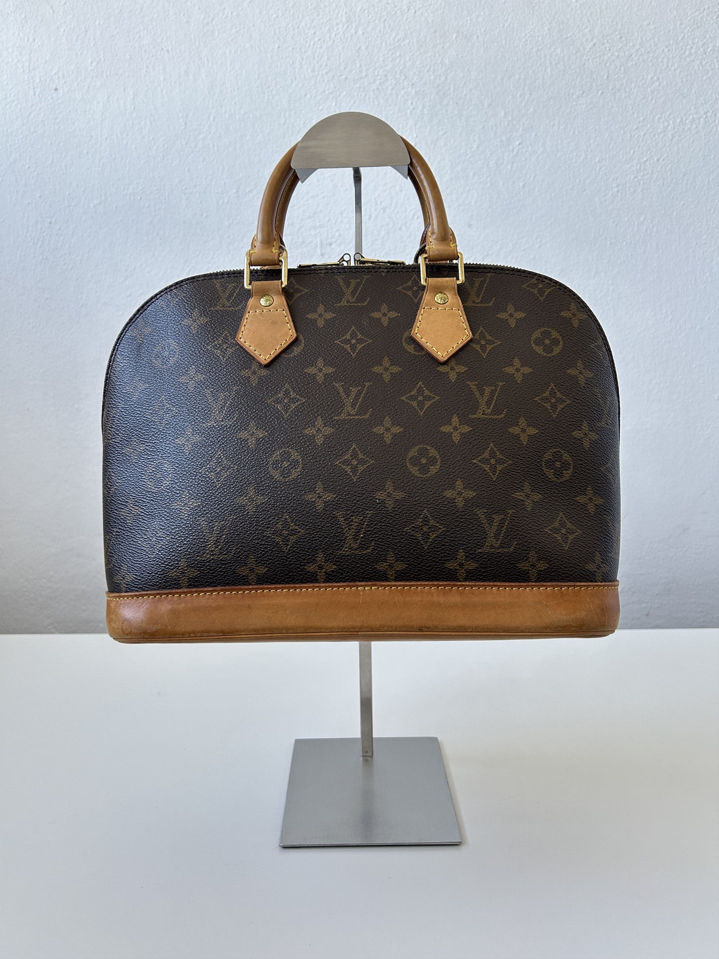 Vintage Louis Vuitton Alma monogram handbag