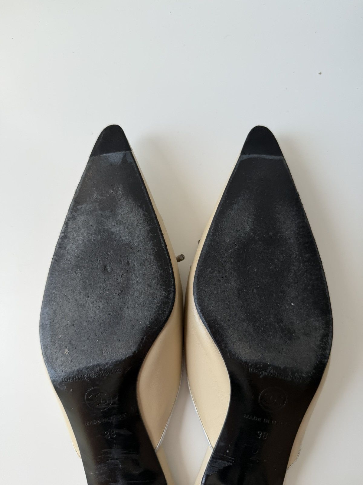 Vintage Chanel pointed toe bow kitten heels