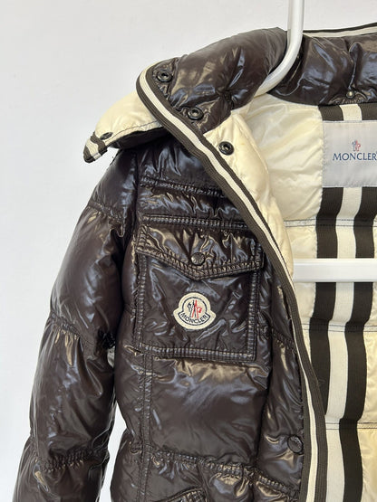 Moncler quincy hooded puffer jacket with badge
