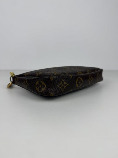 Louis Vuitton monogram pochette accessoires