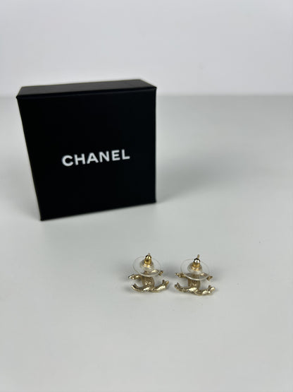 Chanel 2018 cruise cc logo rhinestone embellished earrings