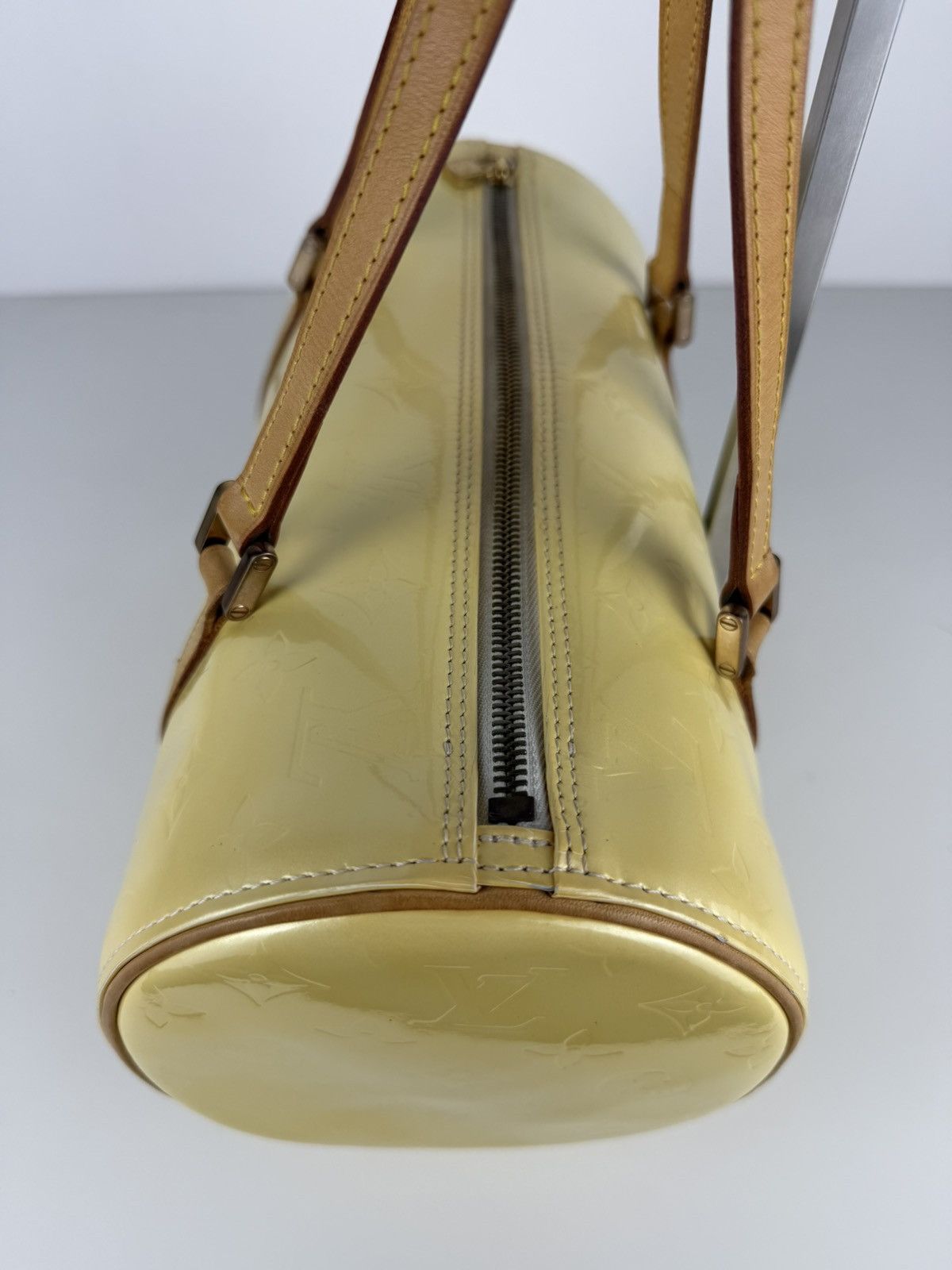 Louis Vuitton vernis monogram bedford handbag in buttery