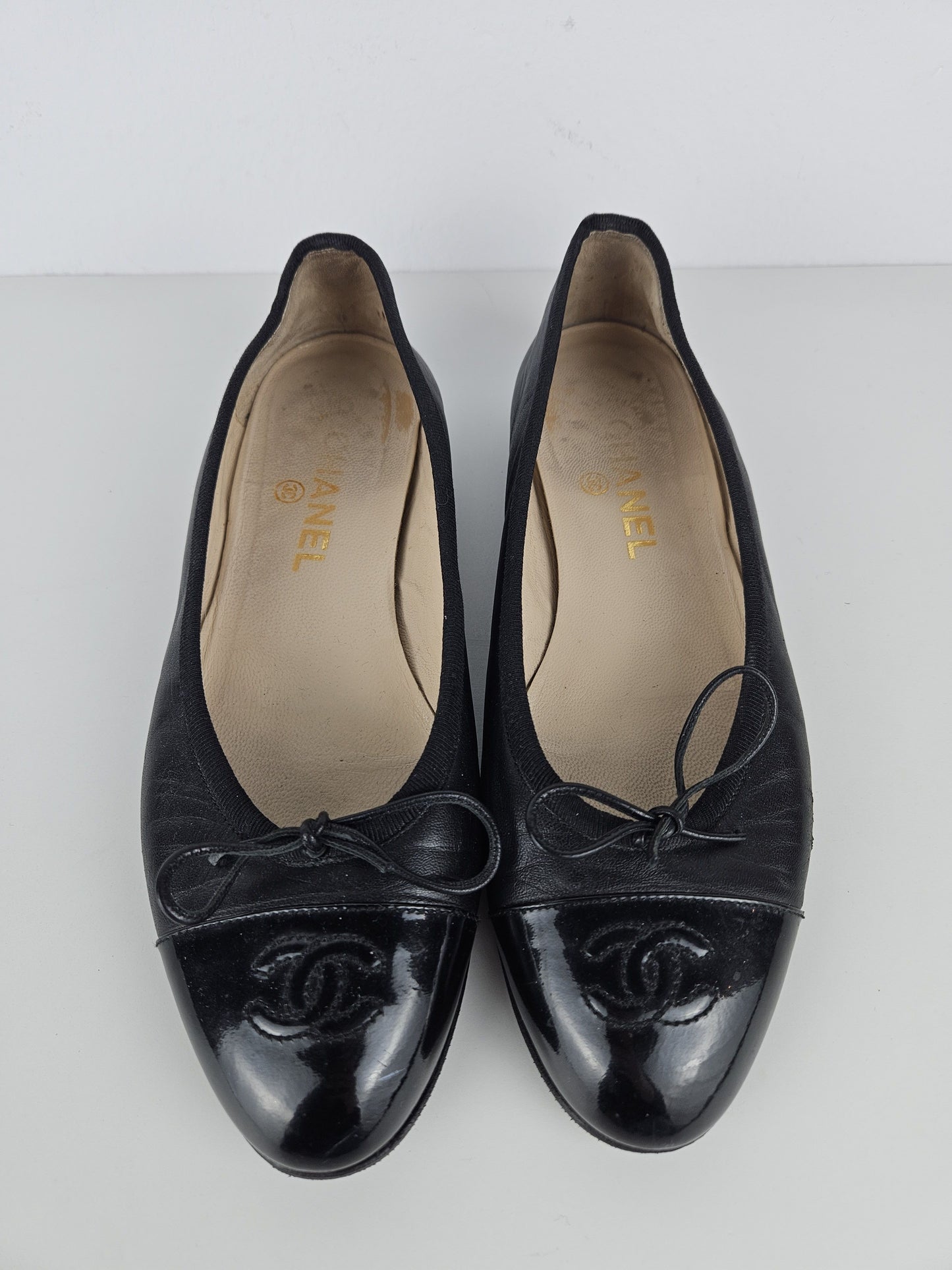 Vintage Chanel ribbon CC logo ballet flats