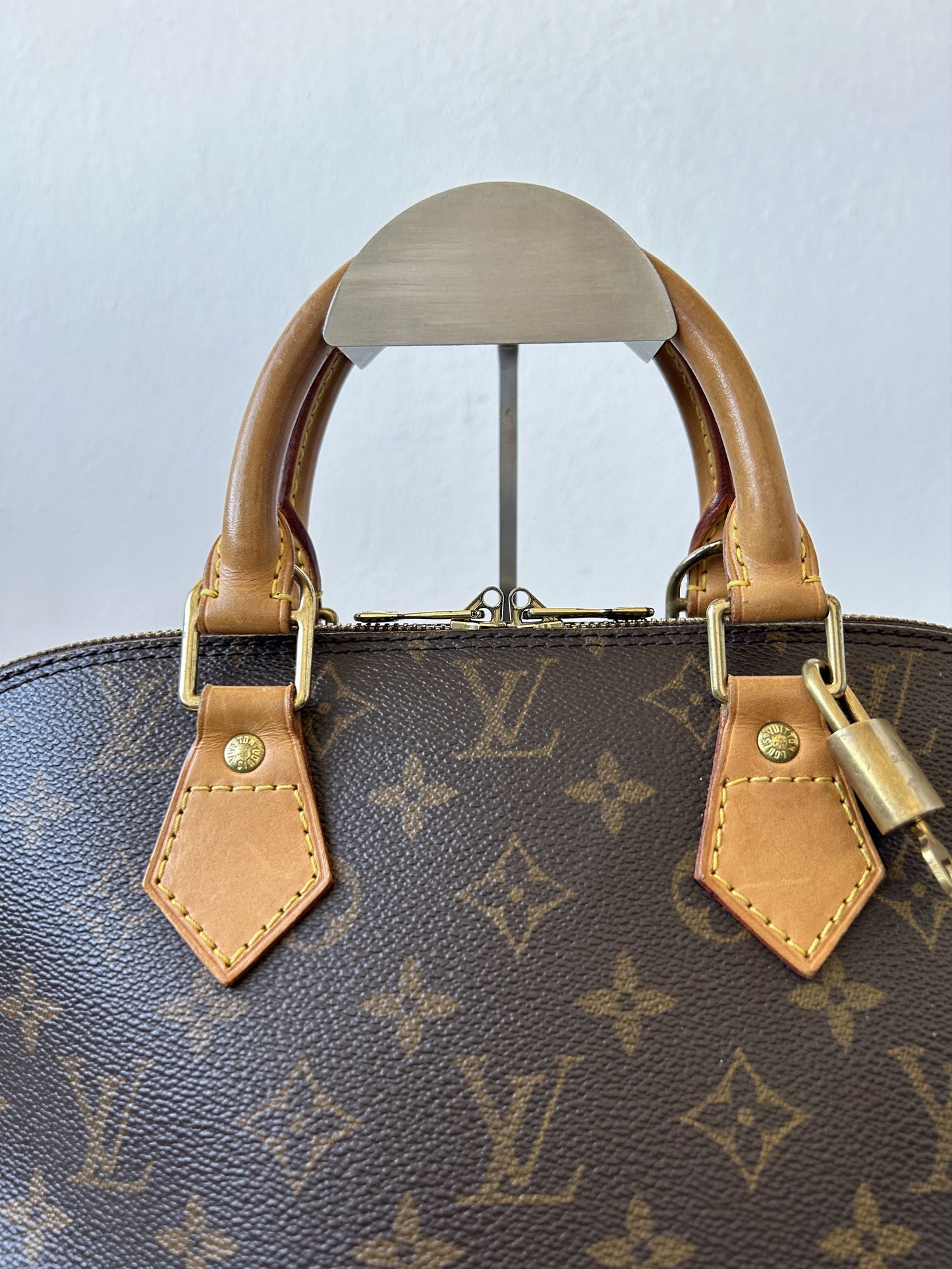 Vintage Louis Vuitton Alma monogram handbag